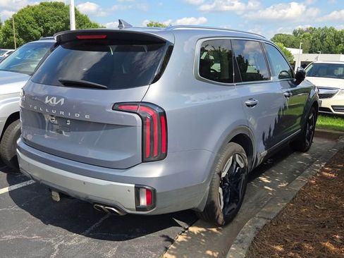 Used 2024 Kia Telluride EX w/ EX Captain's Chair Package FWD image 6