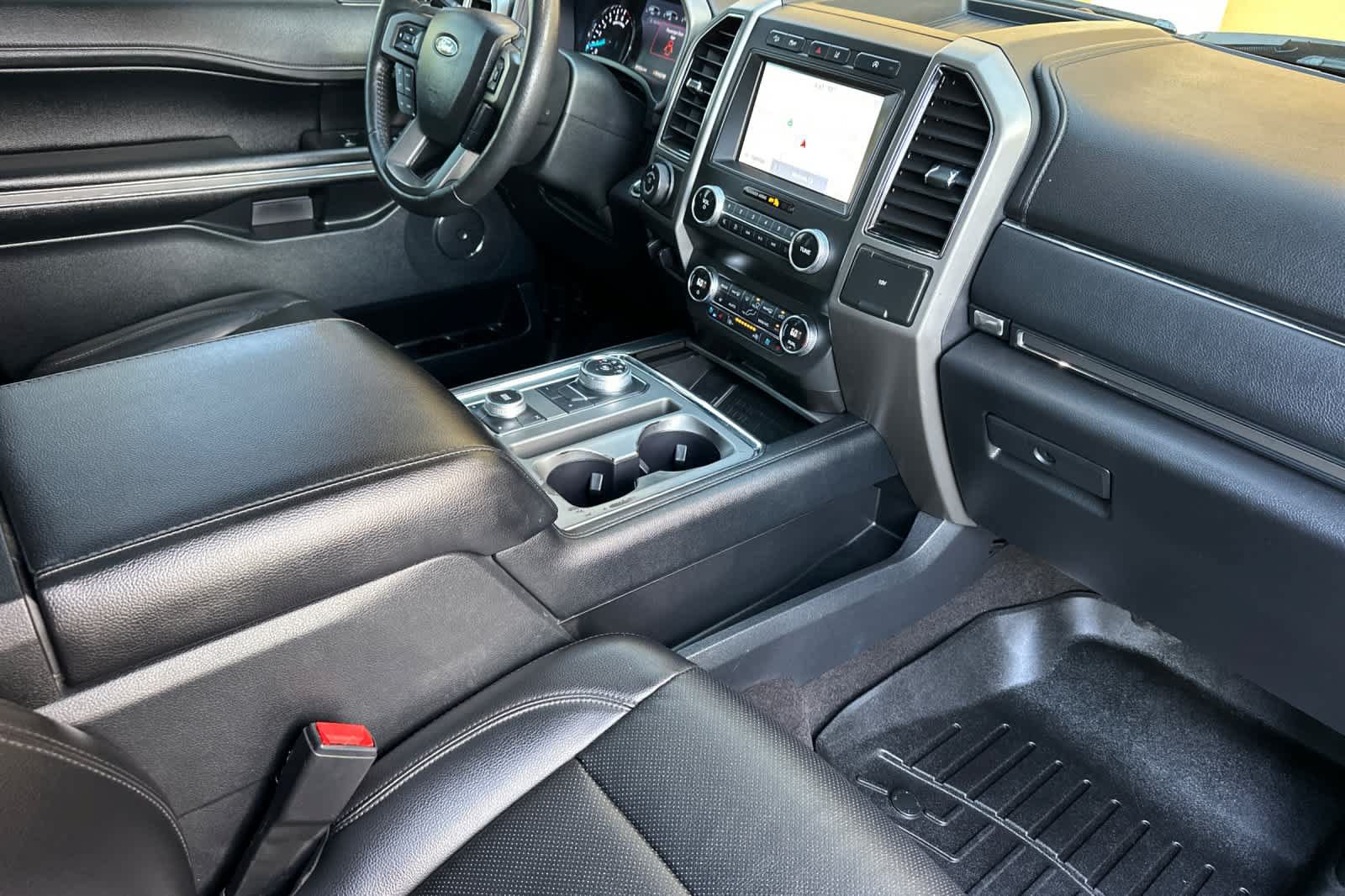 Used 2020 Ford Expedition XLT w/ Equipment Group 202A AWD/4WD image 16