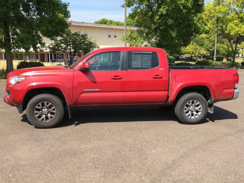 Used 2016 Toyota Tacoma SR5 w/ SR5 Appearance Package (SN) RWD image 3