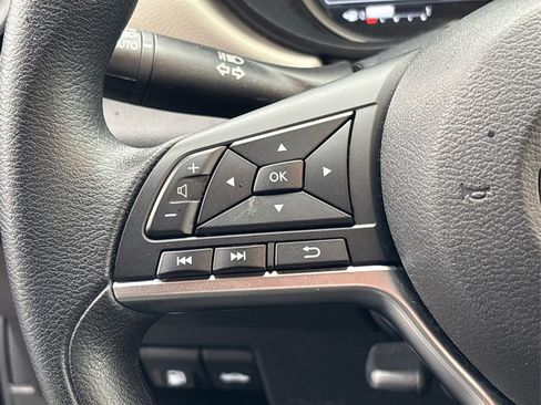 Certified 2022 Nissan Versa SV image 32