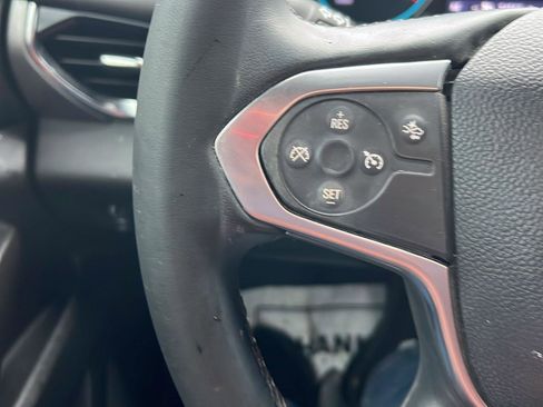 Used 2023 Chevrolet Traverse LT image 10