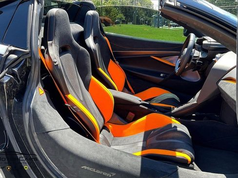 Used 2024 McLaren 750S Spider image 9
