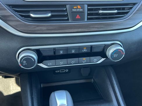 Used 2025 Nissan Altima 2.5 SV FWD image 32