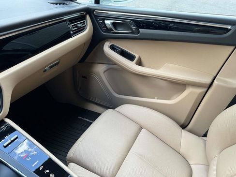Certified 2026 Porsche Macan AWD/4WD image 30