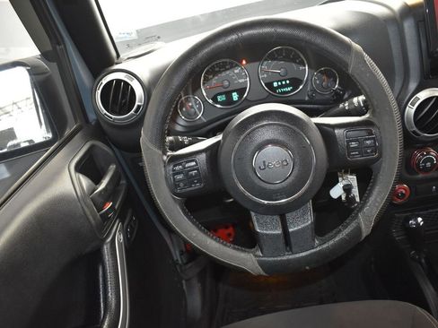 Used 2015 Jeep Wrangler Unlimited Rubicon w/ Connectivity Group image 29