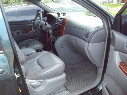 Used 2004 Toyota Sienna XLE image 21