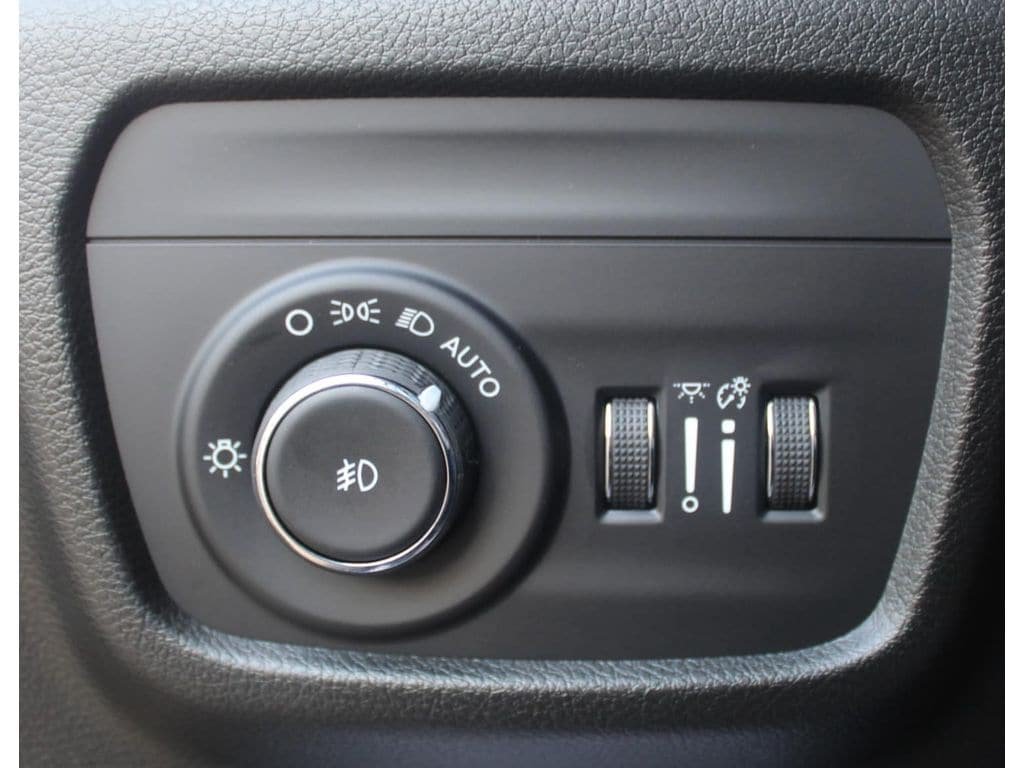 New 2023 Jeep Grand Cherokee Limited w/ Luxury Tech Group II RWD image 15