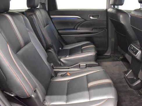 Used 2019 Toyota Highlander SE AWD/4WD image 17