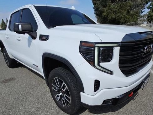 Used 2022 GMC Sierra 1500 AT4 w/ AT4 Preferred Package AWD/4WD image 2