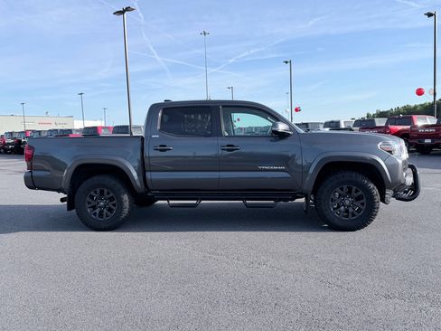 Used 2023 Toyota Tacoma SR5 w/ Technology Package AWD/4WD image 4