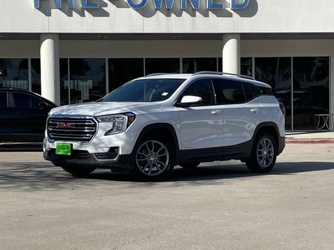 Used 2024 GMC Terrain SLT image 2