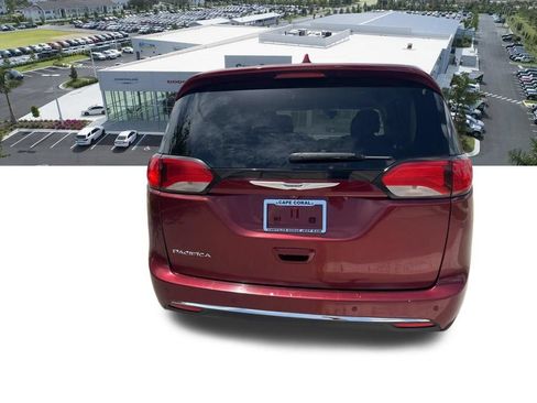 Used 2020 Chrysler Pacifica Touring w/ Advanced Safetytec Group FWD image 19