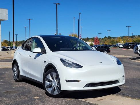 Used 2021 Tesla Model Y Long Range image 2