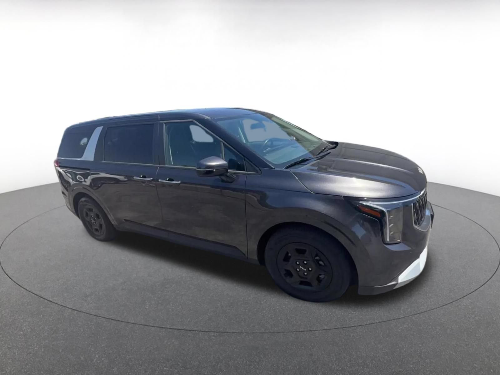 Used 2026 Kia Carnival FWD image 2