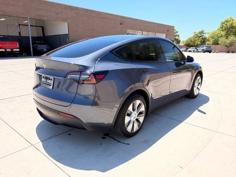 Used 2023 Tesla Model Y 2WD image 7