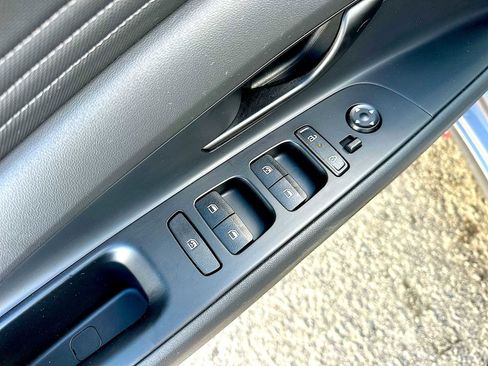 Used 2025 Hyundai Elantra Sport image 15