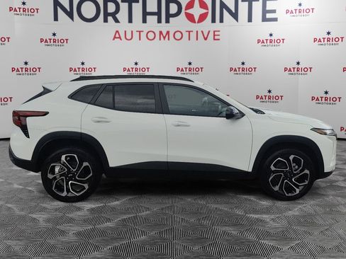 New 2025 Chevrolet Trax RS w/ Sunroof Package image 7