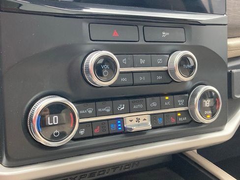 Used 2022 Ford Expedition Limited image 25