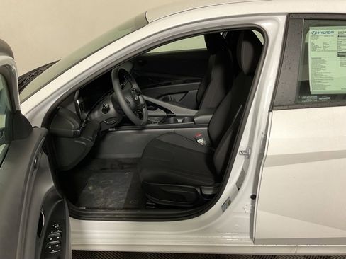 New 2025 Hyundai Elantra SEL image 16