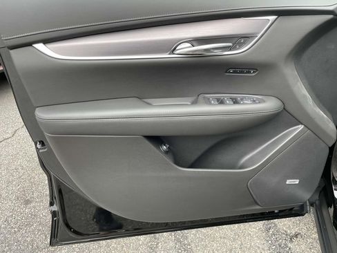 New 2025 Cadillac XT6 Luxury image 17