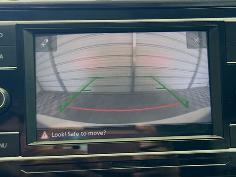 Used 2020 Volkswagen Golf 4-Door image 16