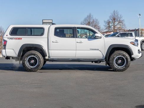 Used 2022 Toyota Tacoma TRD Off-Road image 5