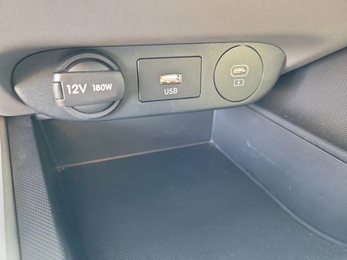 Used 2025 Hyundai Elantra Blue image 23