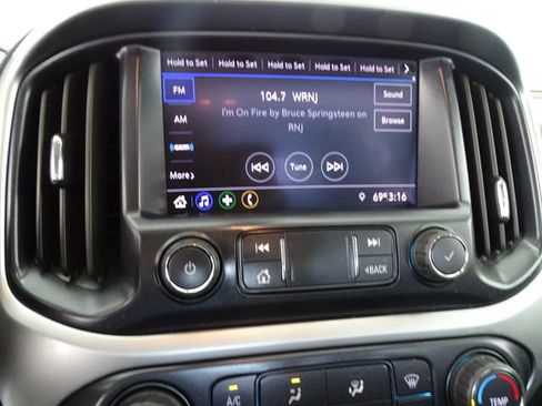 Used 2022 Chevrolet Colorado LT w/ LT Convenience Package AWD/4WD image 11