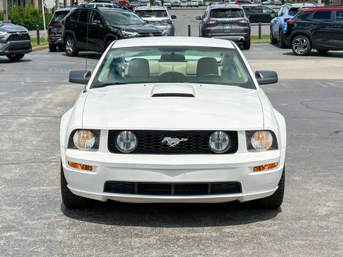 Used 2009 Ford Mustang GT RWD image 4