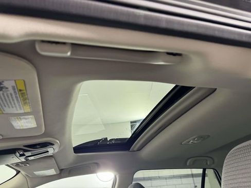 Used 2025 Subaru Outback Premium image 30