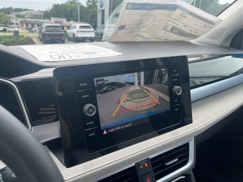 New 2026 Volkswagen Taos SE FWD image 14
