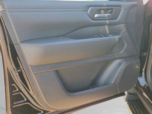 New 2026 Nissan Armada SV image 18