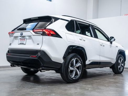 Used 2024 Toyota RAV4 SE w/ Weather & Moonroof Package image 9