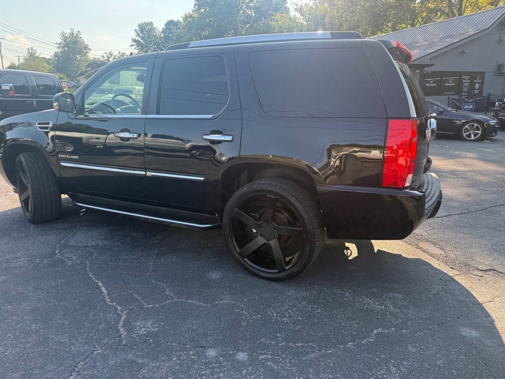Used 2011 Cadillac Escalade AWD image 22