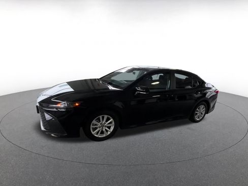 Used 2025 Toyota Camry LE image 6