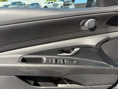 Used 2021 Hyundai Elantra SEL w/ Convenience + Premium Package image 34