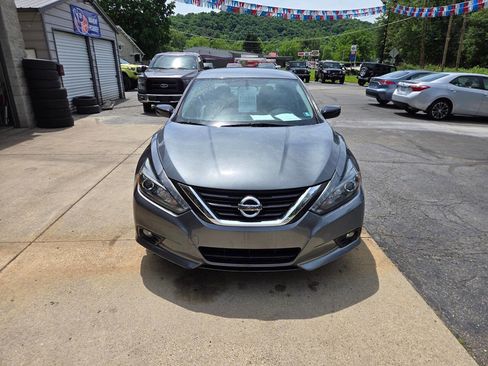 Used 2017 Nissan Altima 2.5 SR w/ Midnight Edition Package FWD image 2