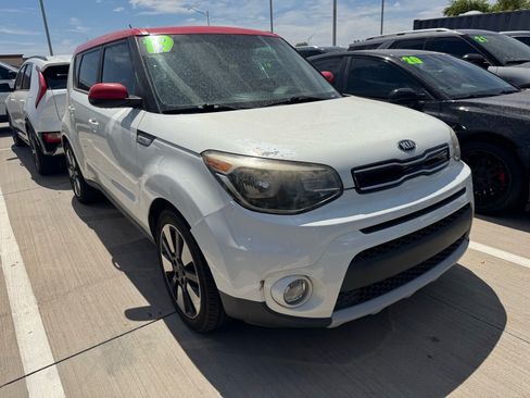 Used 2019 Kia Soul + FWD image 5
