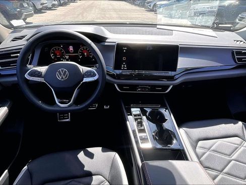 New 2026 Volkswagen Atlas Peak Edition AWD/4WD image 3