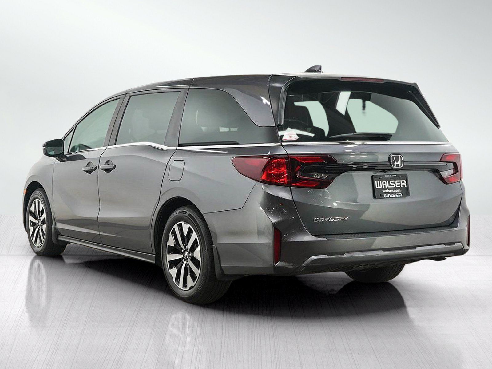 Used 2025 Honda Odyssey EX-L image 3