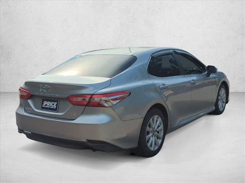 Used 2018 Toyota Camry LE w/ Convenience Package FWD image 7