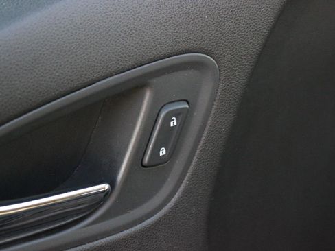 Used 2016 Chevrolet Colorado LT w/ LT Convenience Package image 14