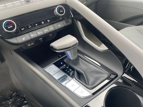 Used 2025 Hyundai Elantra SEL image 41