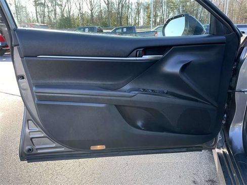 Used 2019 Toyota Camry LE image 17
