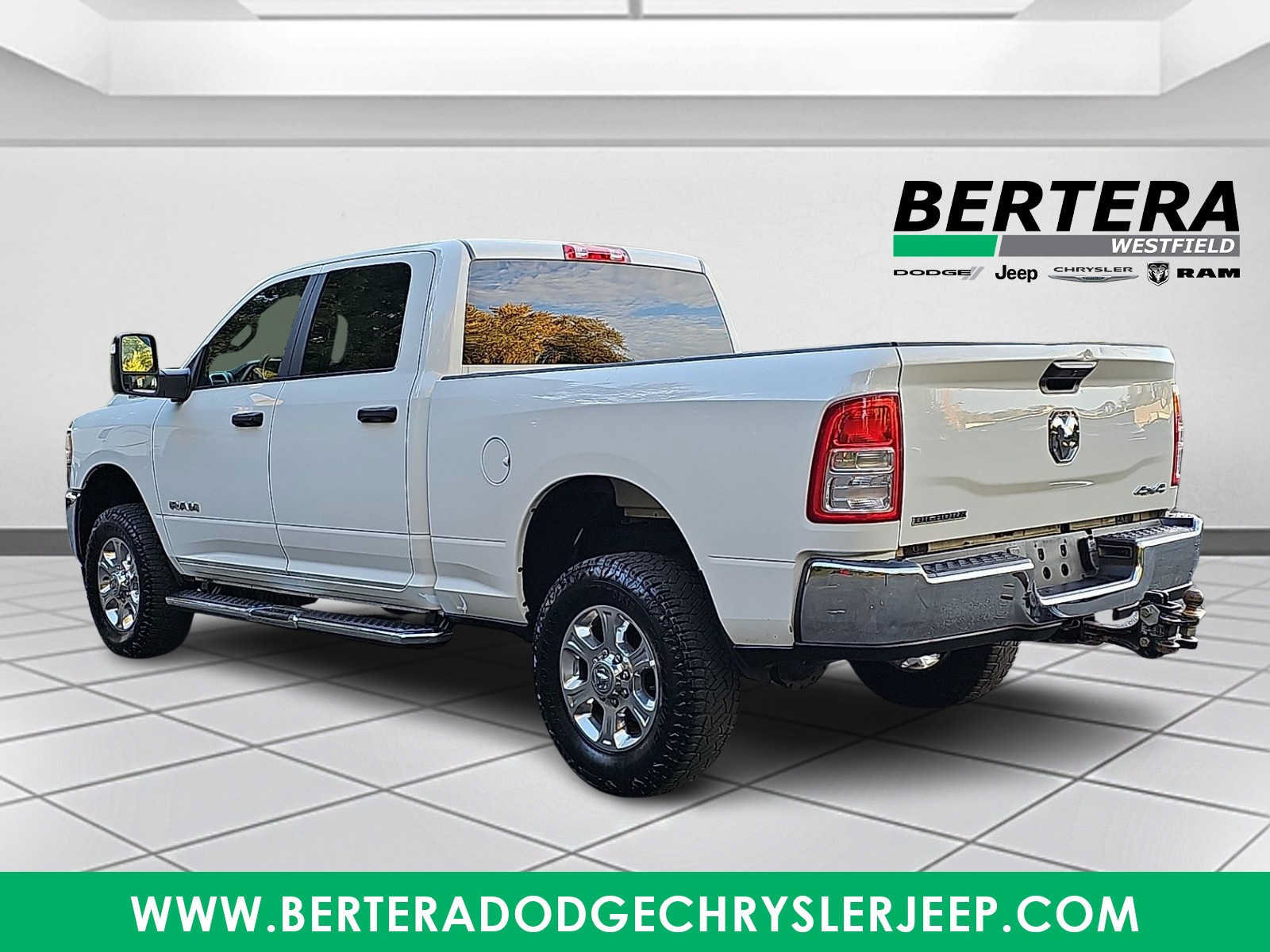 Used 2024 RAM 2500 Big Horn AWD/4WD image 4