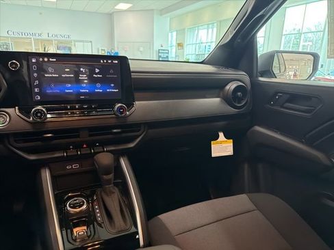 New 2026 Chevrolet Colorado W/T w/ WT Custom Package AWD/4WD image 24
