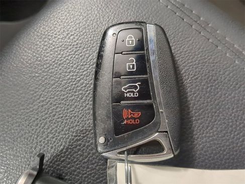 Used 2017 Hyundai Santa Fe Limited image 35