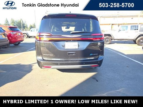 Used 2023 Chrysler Pacifica Limited image 6