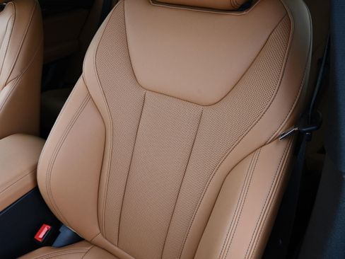 Certified 2025 BMW X4 xDrive30i image 7