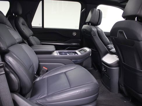 New 2026 Lincoln Navigator Reserve w/ Jet Appearance Package image 38